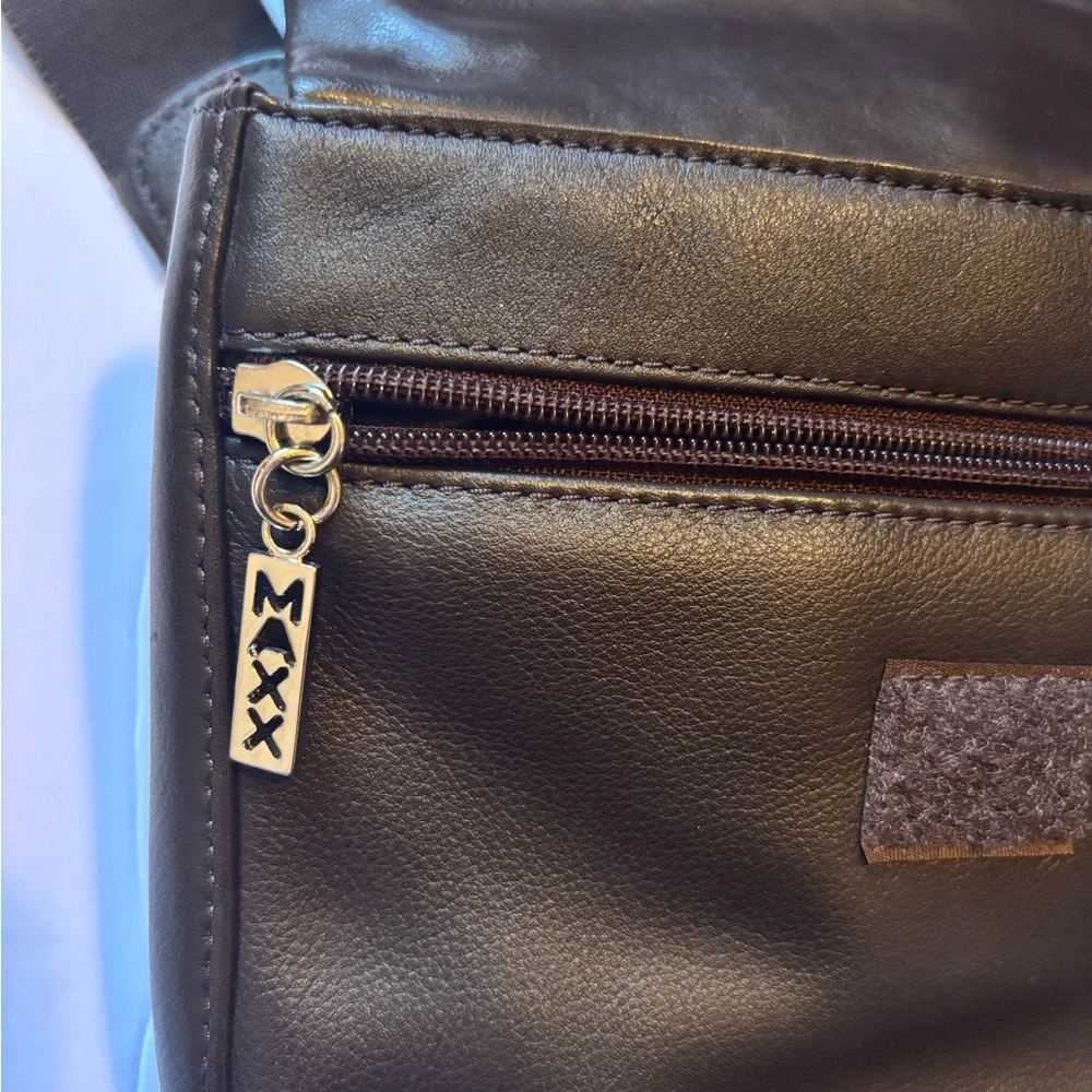 MAXX New York | Black Expandable Crossbody Satchel | Unisex Fashion Bag Purse
